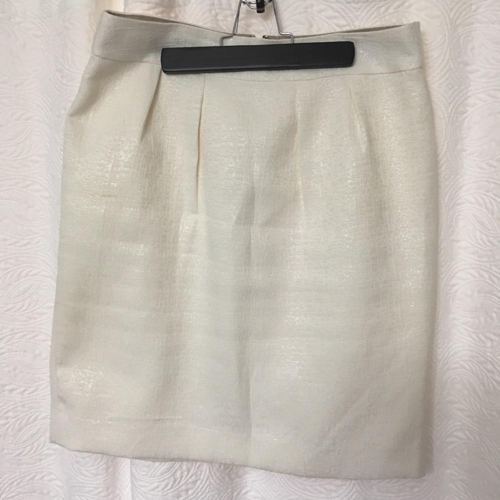 Banana Republic white pattern skirt